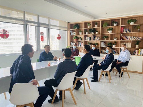 襄阳东津新区管委会领导一行莅临开目公司参观考察