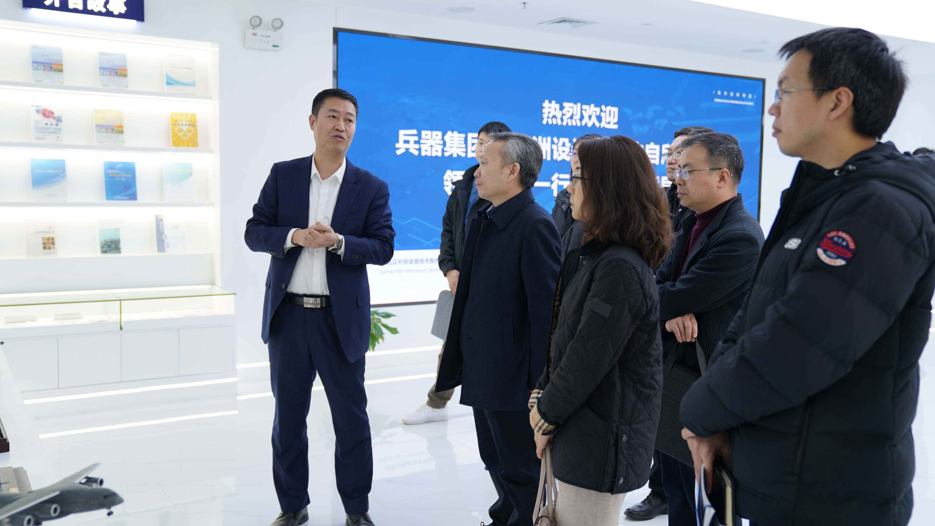 中国兵器集团 &中科院沈自所 & 华科大等领导一行莅临开目公司考察交流